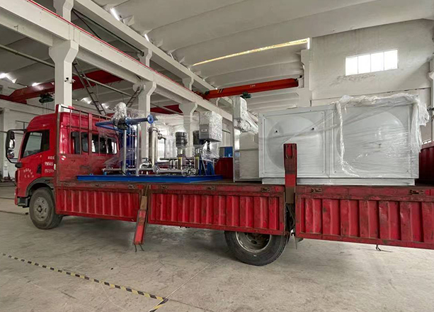 江蘇無錫再發(fā)一車！板式換熱機組+不銹鋼水箱+全自動加藥裝置