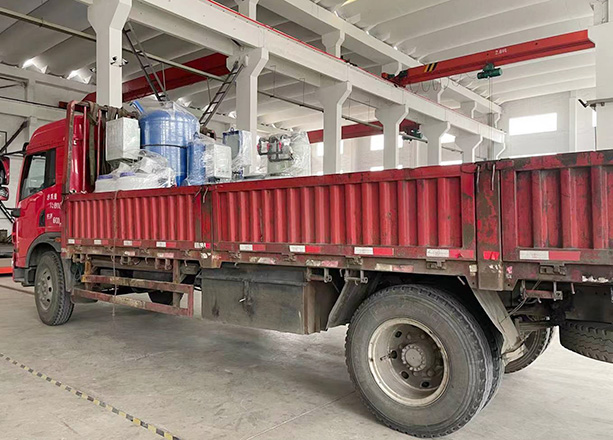 江蘇靖江發(fā)貨定壓補水機組+全自動軟水器+旁流水處理器+全自動加藥裝置